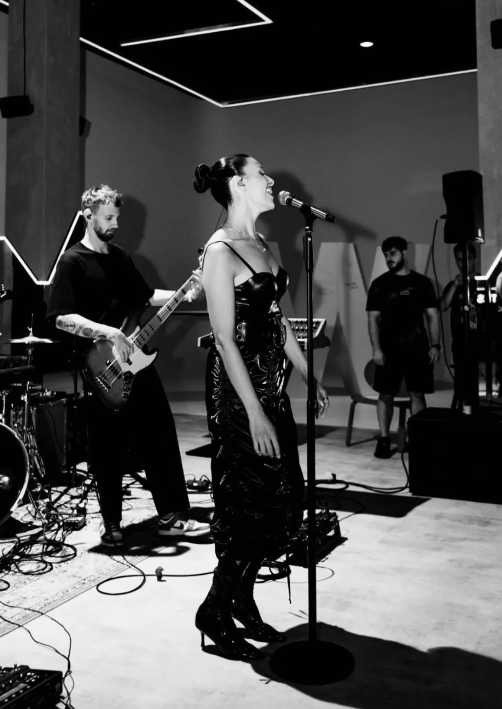 Hybrid Live artist performing with live band